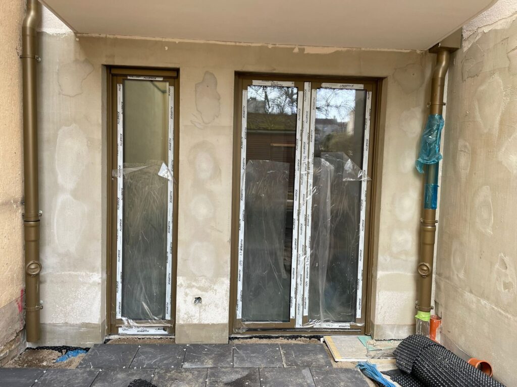 Fassade WDVS Naturstein Tempelhofer Damm 199 – während der Arbeiten (Bild 9)