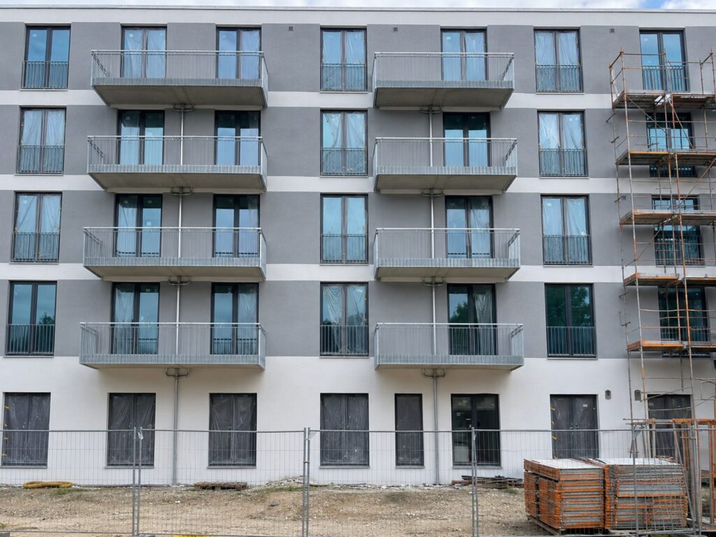 Fassade WDVS Modulare Unterkünfte Berlin-Kreuzberg Zossener Straße – nach der Sanierung (Bild 1)