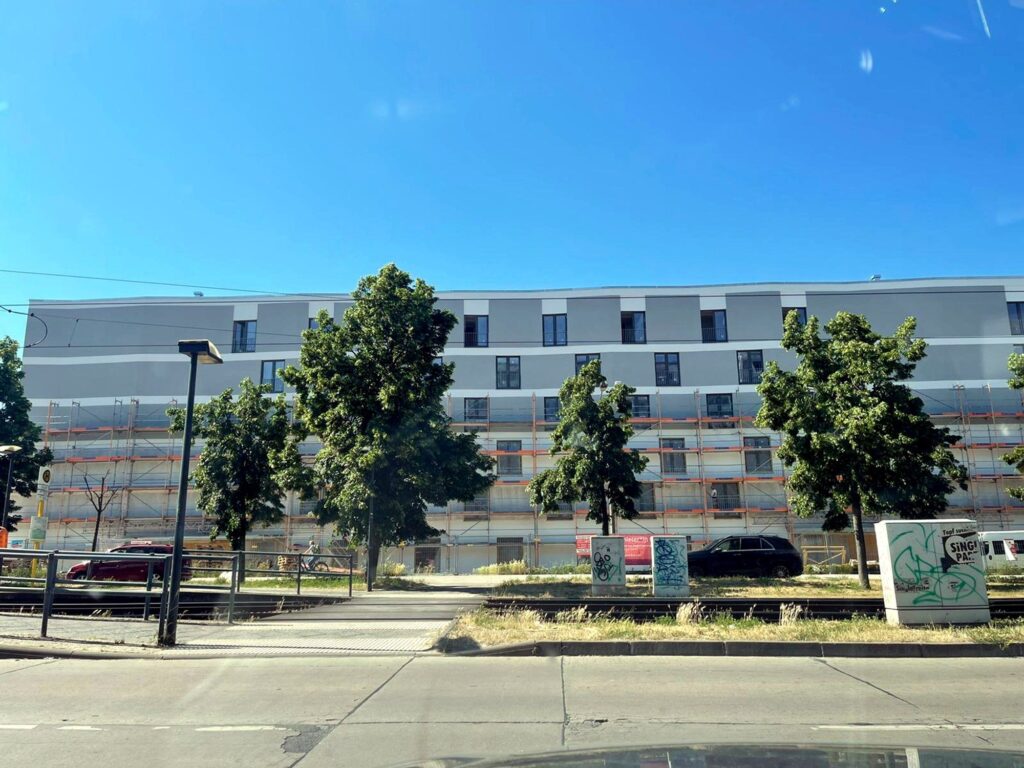 Fassade WDVS Modulare Unterkünfte Berlin-Kreuzberg Zossener Straße – nach der Sanierung (Bild 4)