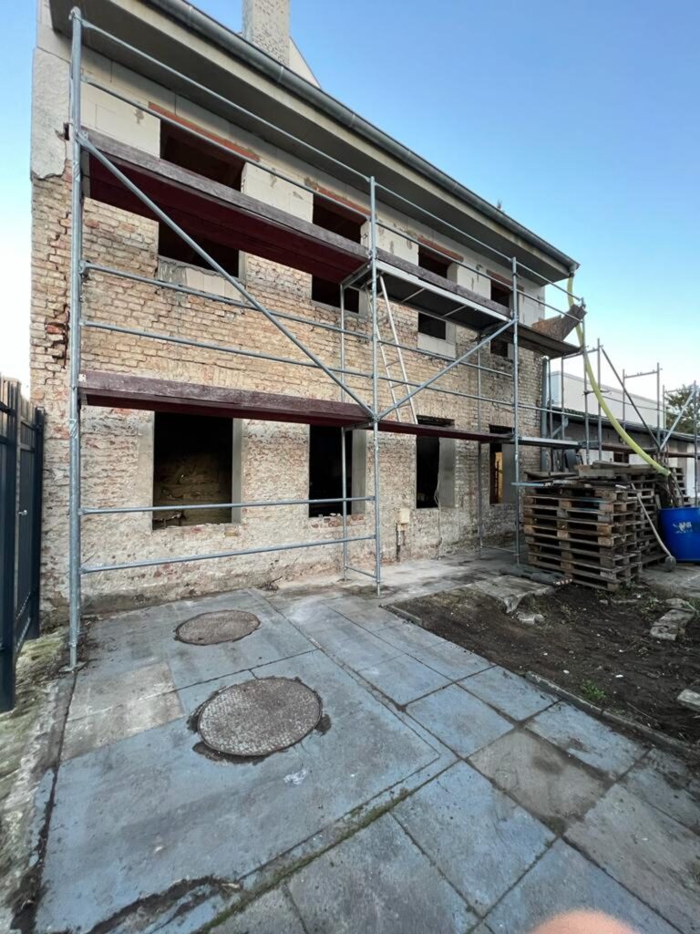 Fassade WDVS Berlin-Neukölln Scheveninger Straße – vor der Sanierung (Bild 2)