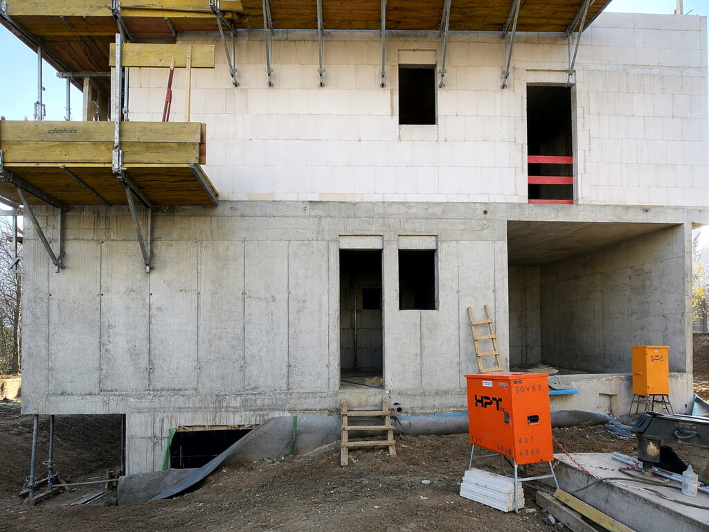 Fassade WDVS, Innenausbau & Außenputz Potsdam Am Jungfernsee 30 – vor der Sanierung (Bild 4)